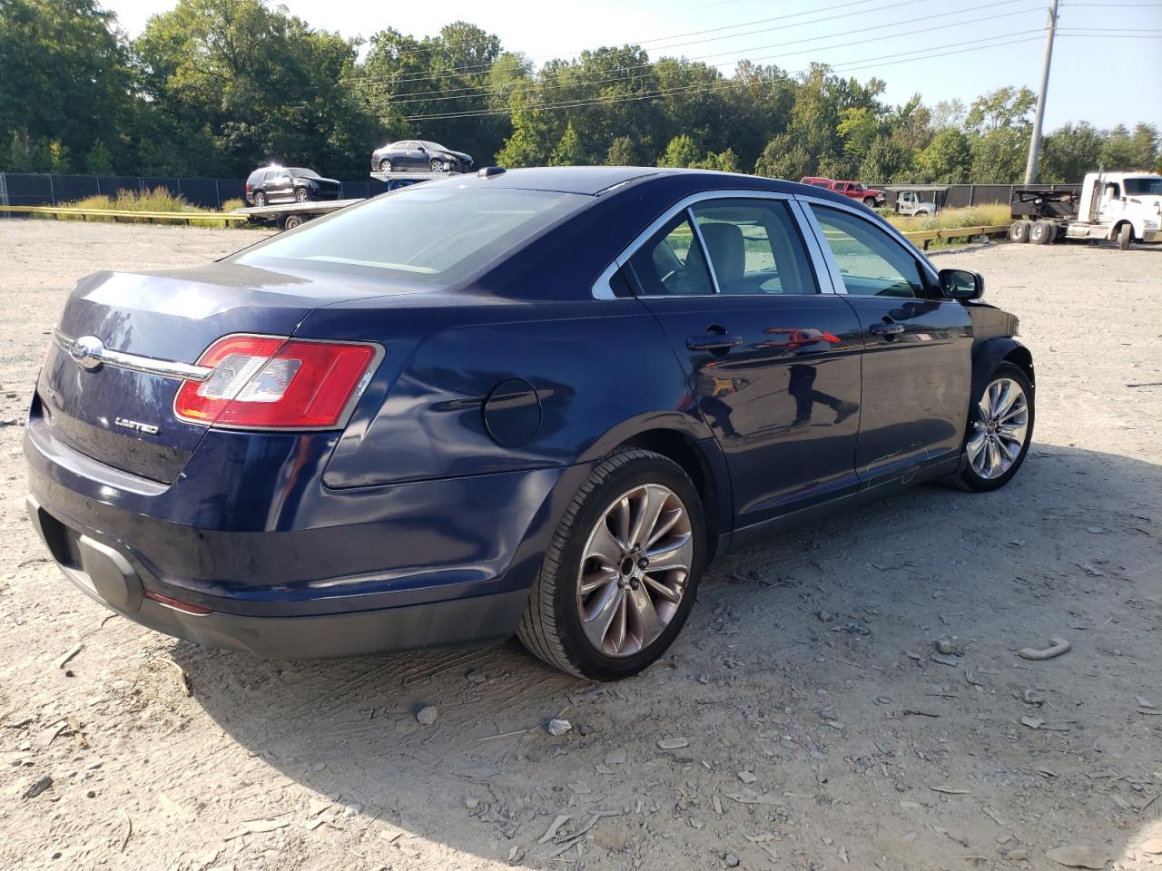 Image 3 of 2011 FORD TAURUS LIMITED 2011 with VIN 1FAHP2FW7BG114020