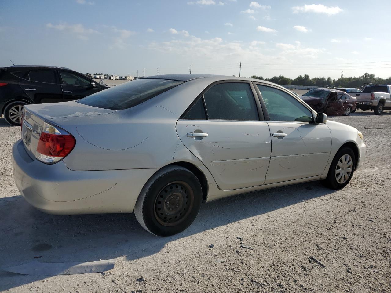 Image 3 of 2005 TOYOTA CAMRY LE 2005 with VIN 4T1BE32K85U013262