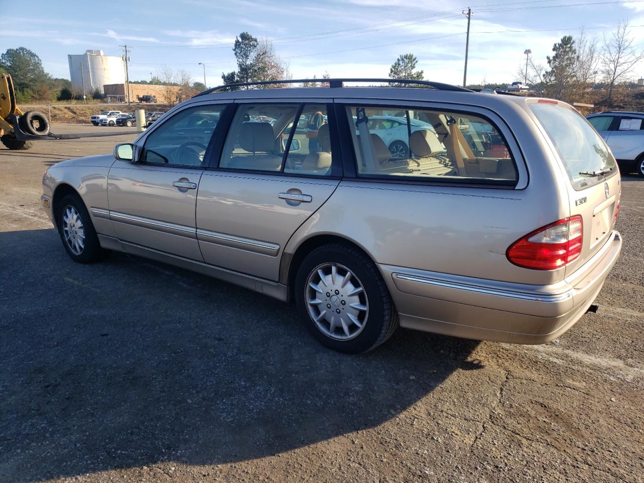 Image 2 of 2000 MERCEDES-BENZ E 320 4MATIC 2000 with VIN WDBJH82J1YX033026
