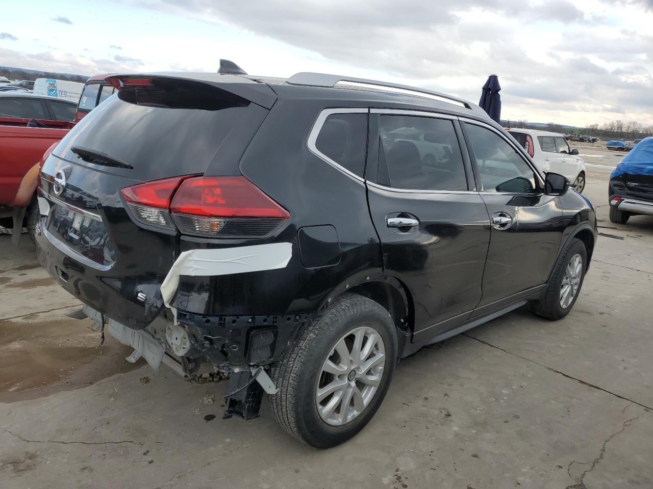 Image 3 of 2019 NISSAN ROGUE S 2019 with VIN JN8AT2MT0KW260009