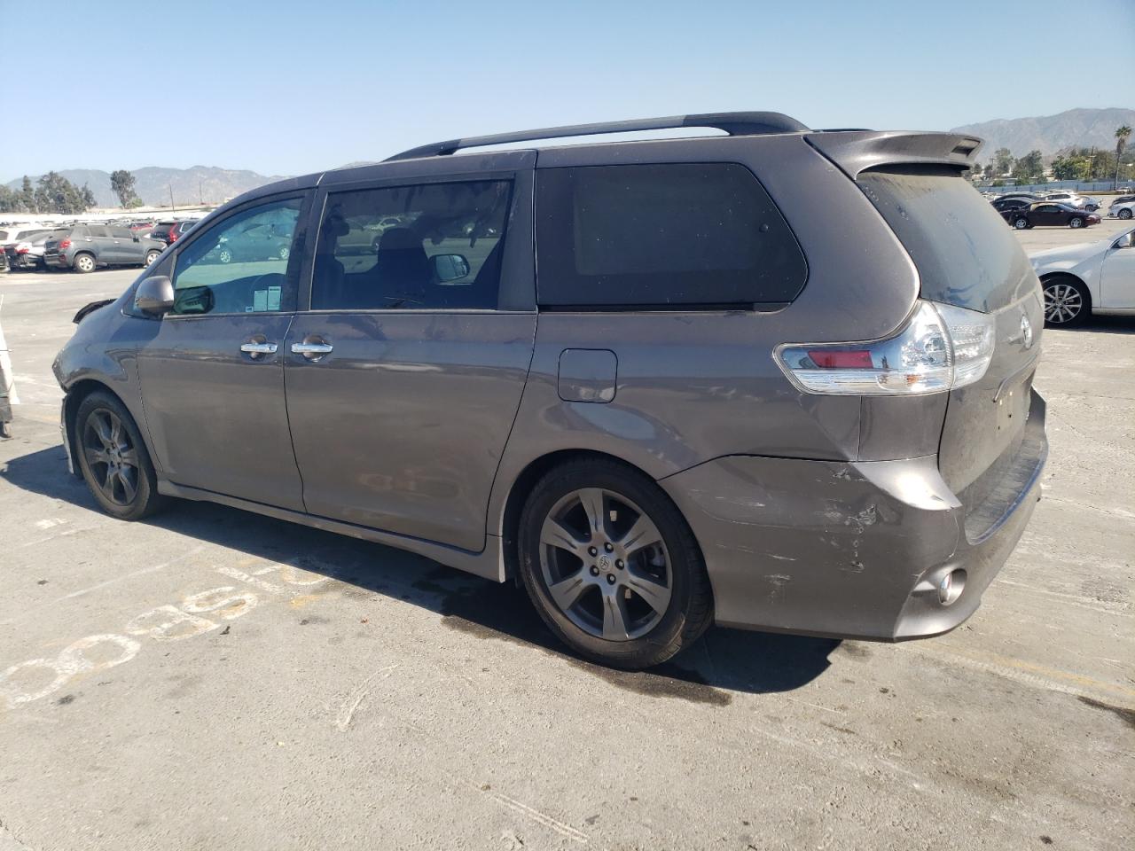 Image 2 of 2017 TOYOTA SIENNA SE 2017 with VIN 5TDXZ3DC3HS796553