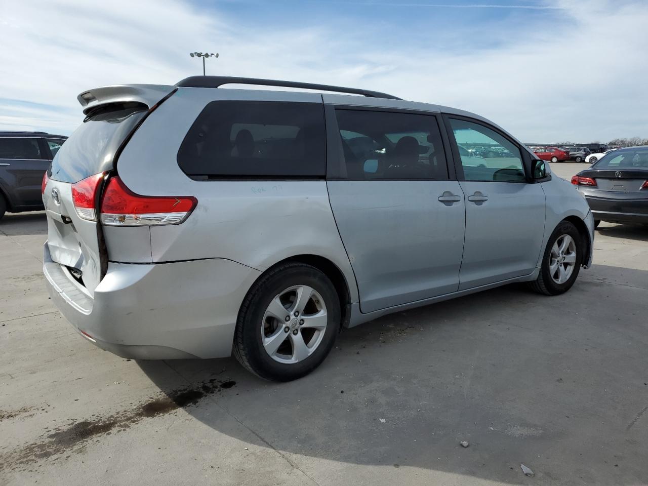 Image 3 of 2012 TOYOTA SIENNA LE 2012 with VIN 5TDKK3DCXCS202421