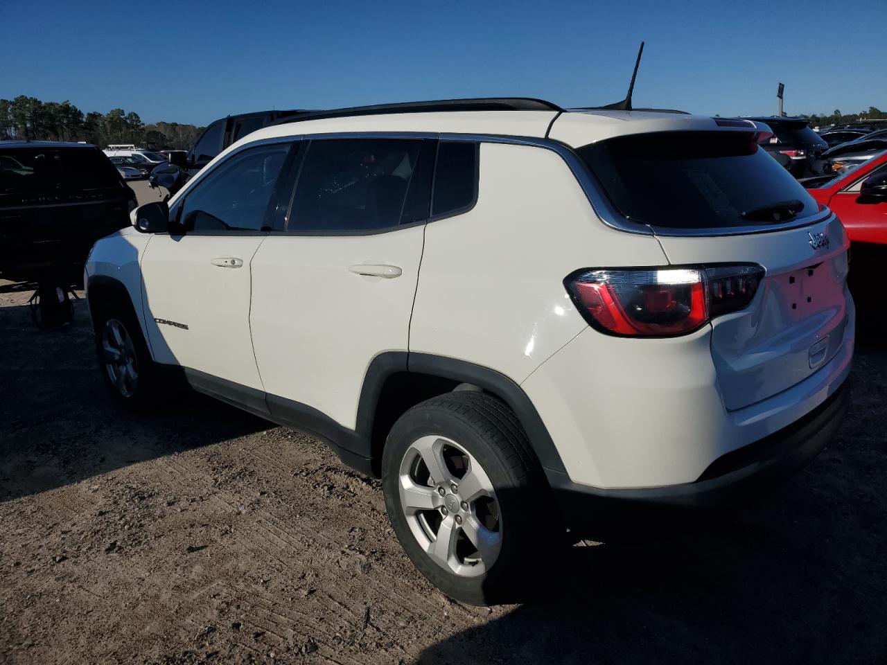 Изображение 2 2018 JEEP COMPASS LATITUDE 2018 с VIN 3C4NJCBB0JT194004