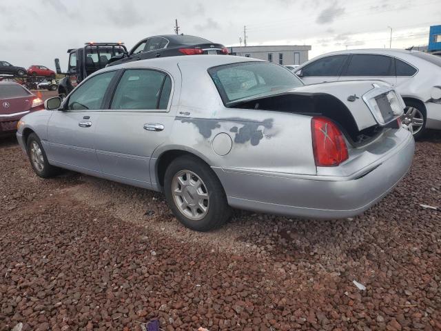 Image 2 of 2002 LINCOLN TOWN CAR SIGNATURE 2002 with VIN 1LNHM82WX2Y667603