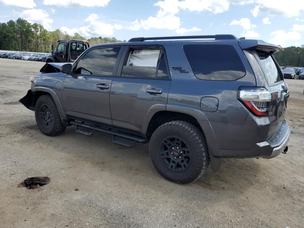 Obraz 2 z 2022 TOYOTA 4RUNNER SR5/SR5 PREMIUM 2022 z VIN JTEPU5JR6N6036711