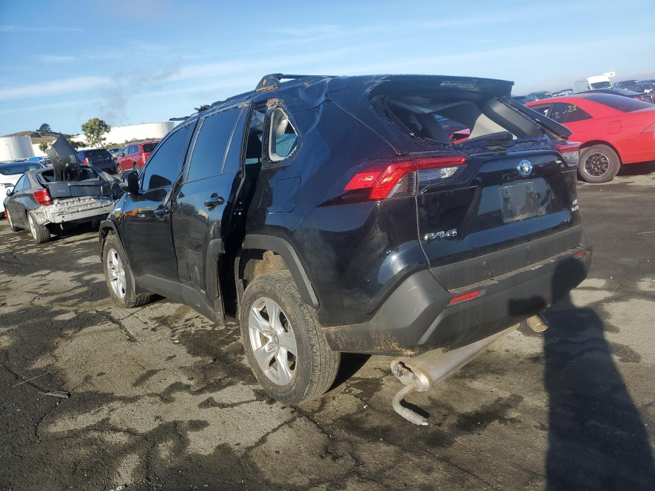 Image 2 of 2020 TOYOTA RAV4 XLE 2020 with VIN 4T3R6RFV5LU003960