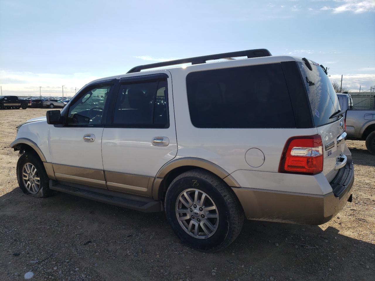 Image 2 of 2014 FORD EXPEDITION XLT 2014 with VIN 1FMJU1H50EEF46429