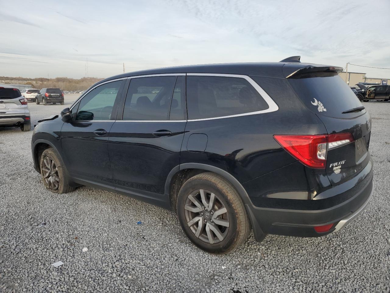 Image 2 of 2019 HONDA PILOT EXL 2019 with VIN 5FNYF5H58KB046131