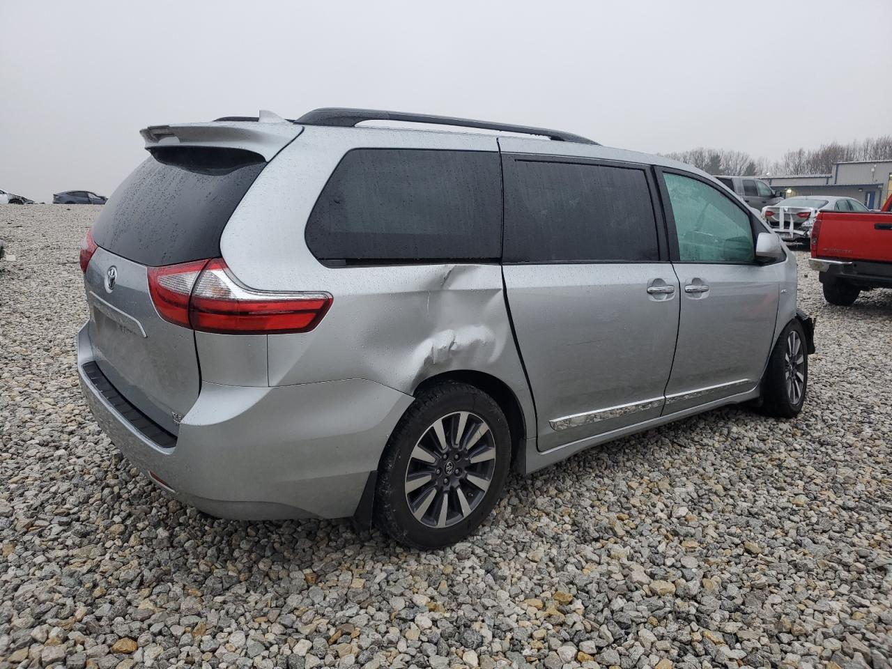 Image 3 of 2020 TOYOTA SIENNA XLE 2020 with VIN 5TDDZ3DC1LS233660