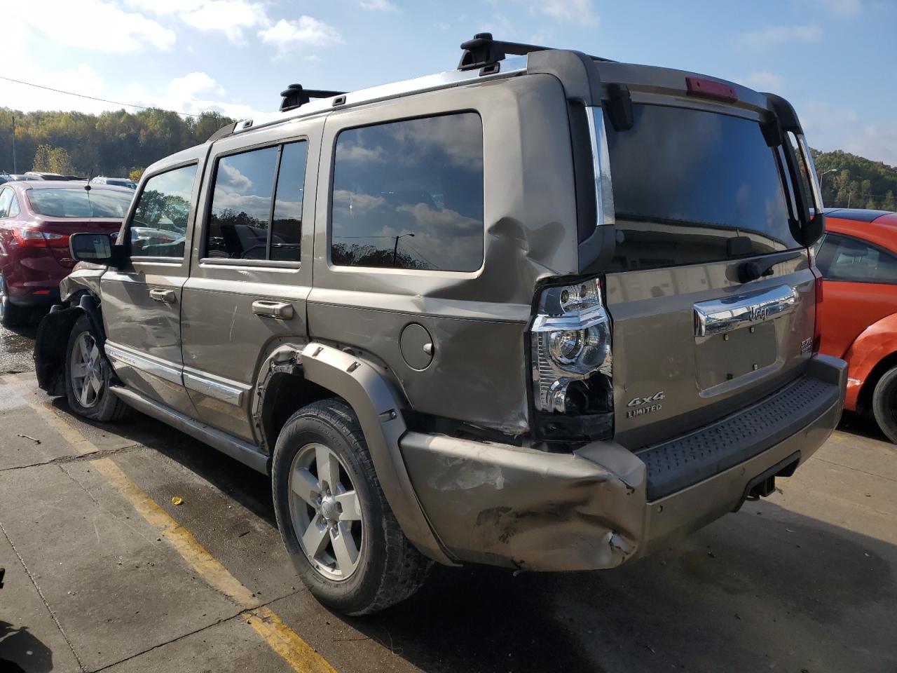 Image 2 of 2006 JEEP COMMANDER LIMITED 2006 with VIN 1J8HG58236C165039