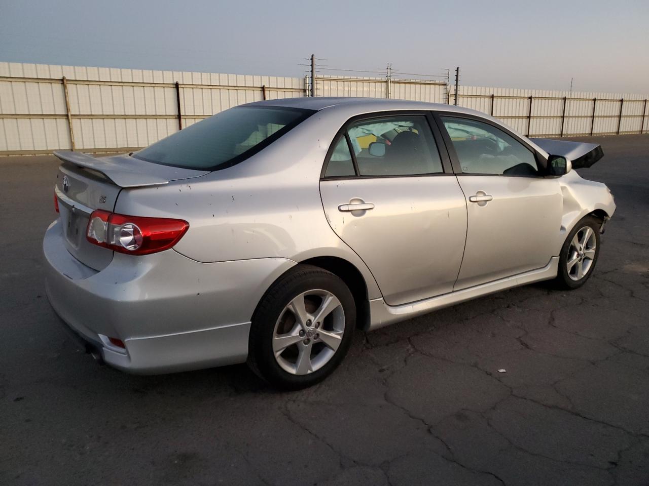 Obraz 3 z 2011 TOYOTA COROLLA BASE 2011 z VIN 2T1BU4EE8BC599568