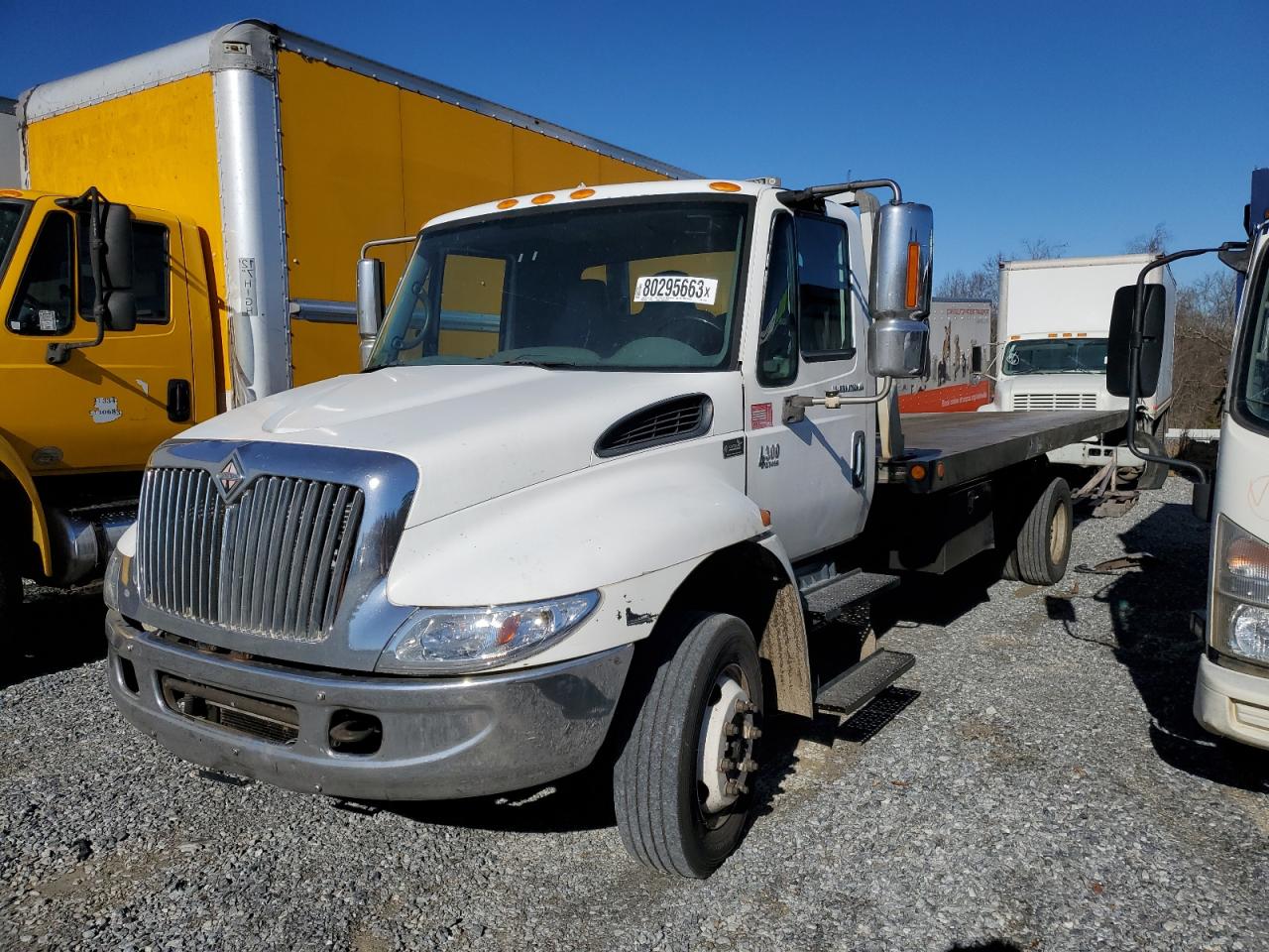 Image 1 of 2005 INTERNATIONAL 4000 4300 2005 with VIN 1HTMMAAM95H106455