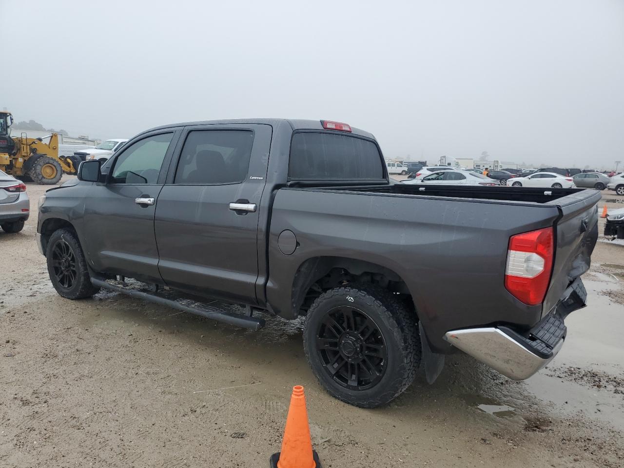 Изображение 2 2018 TOYOTA TUNDRA CREWMAX LIMITED 2018 с VIN 5TFFY5F12JX229482