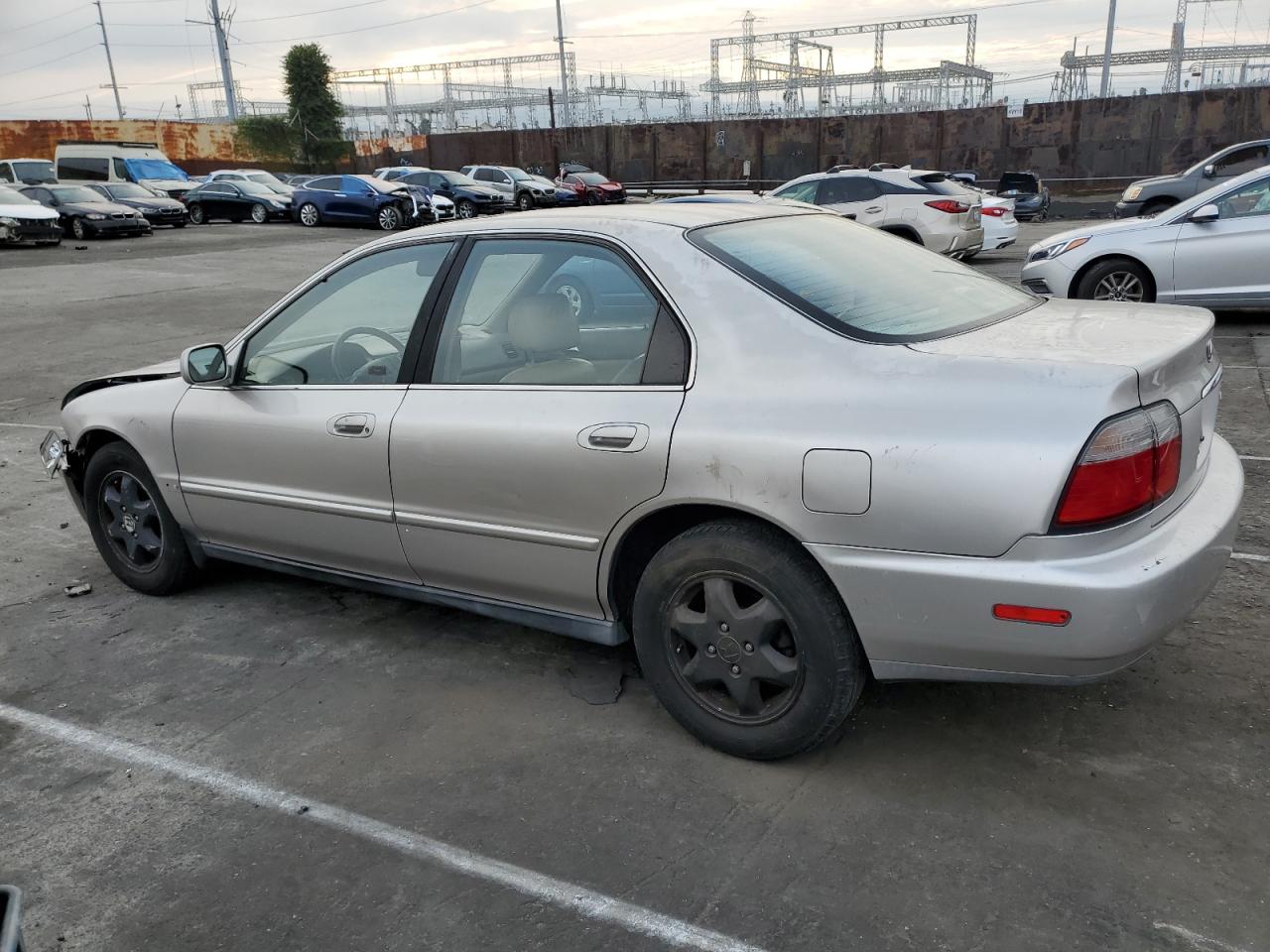 Image 2 of 1997 HONDA ACCORD EX 1997 with VIN 1HGCE6676VA018432