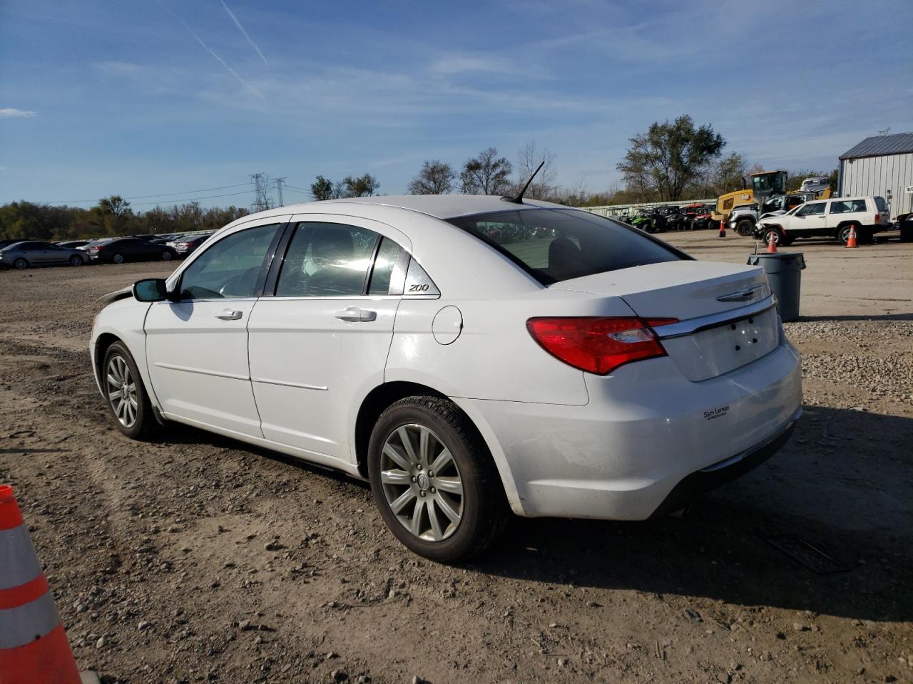 Изображение 2 2014 CHRYSLER 200 TOURING 2014 с VIN 1C3CCBBG1EN232180