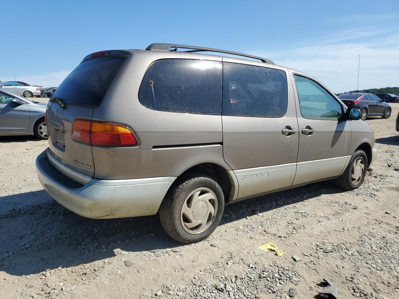 Image 3 of 1998 TOYOTA SIENNA LE 1998 with VIN 4T3ZF13C3WU046895