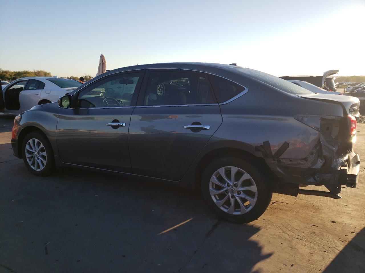 Obraz 2 z 2018 NISSAN SENTRA S 2018 z VIN 3N1AB7AP9JY296679