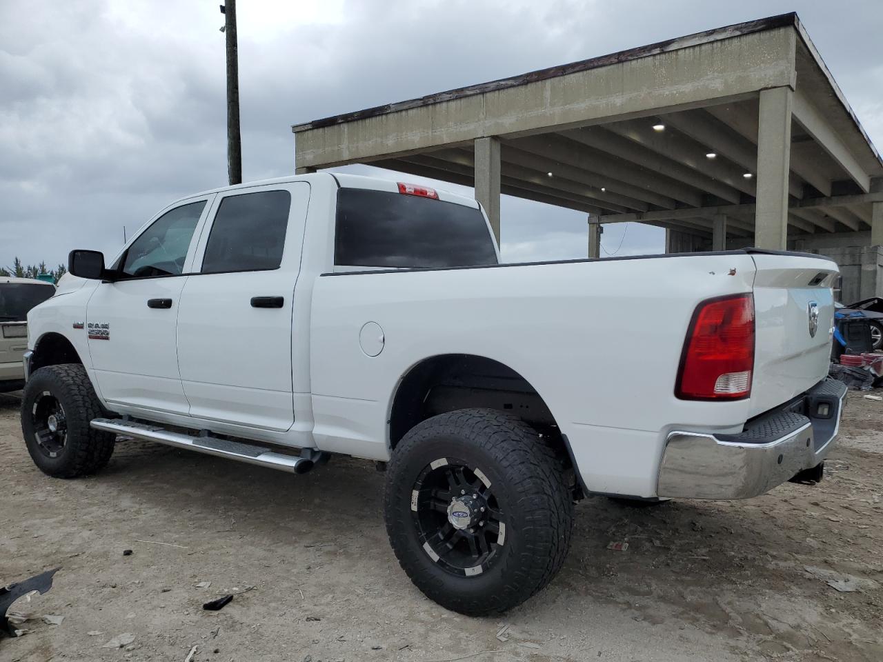 Image 2 of 2014 RAM 2500 ST 2014 with VIN 3C6UR5CJXEG137448