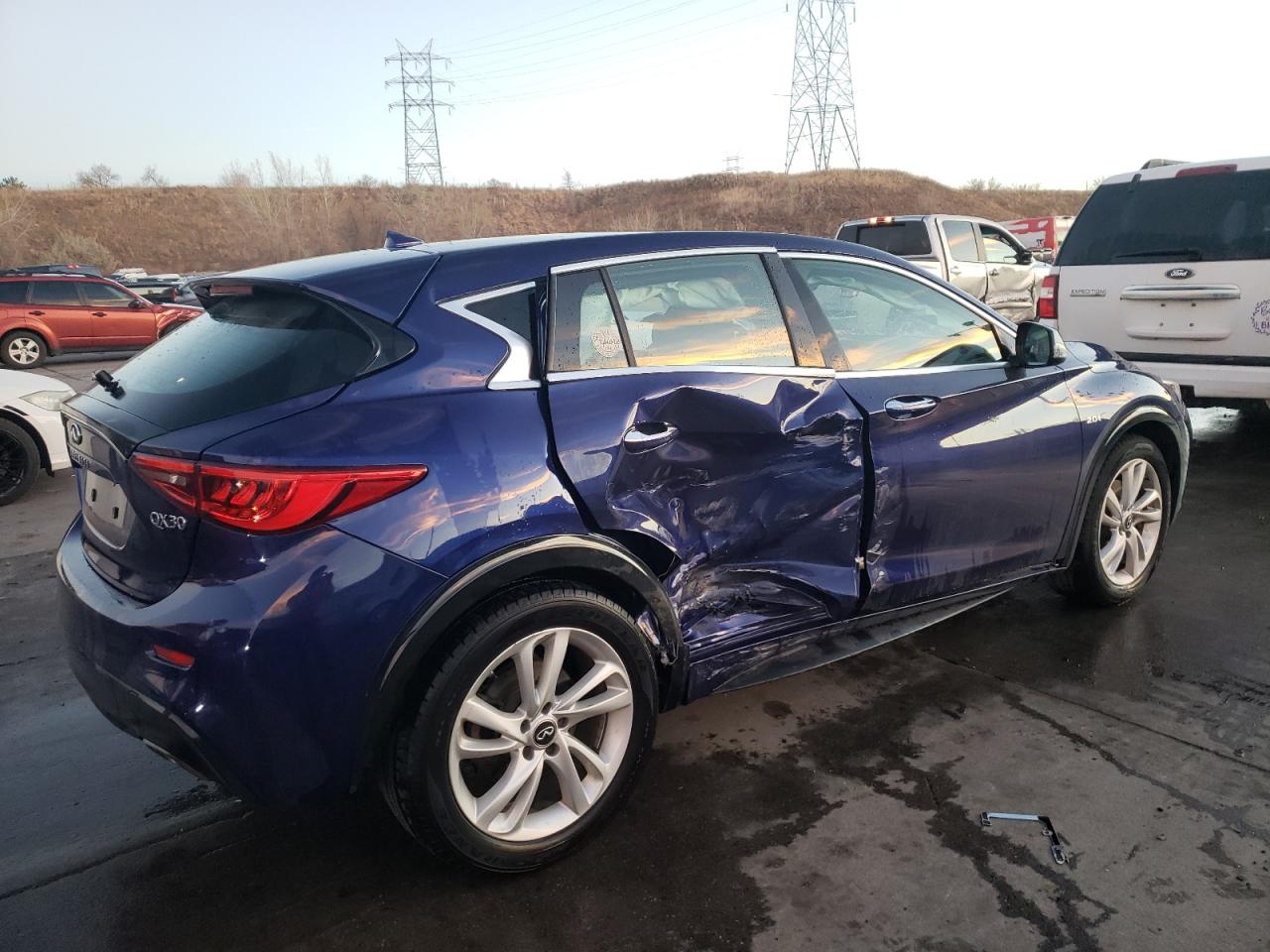 Obraz 3 z 2018 INFINITI QX30 BASE 2018 z VIN SJKCH5CP5JA056133