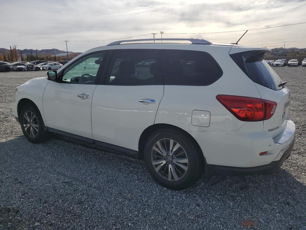 Obraz 2 z 2017 NISSAN PATHFINDER S 2017 z VIN 5N1DR2MN7HC693955