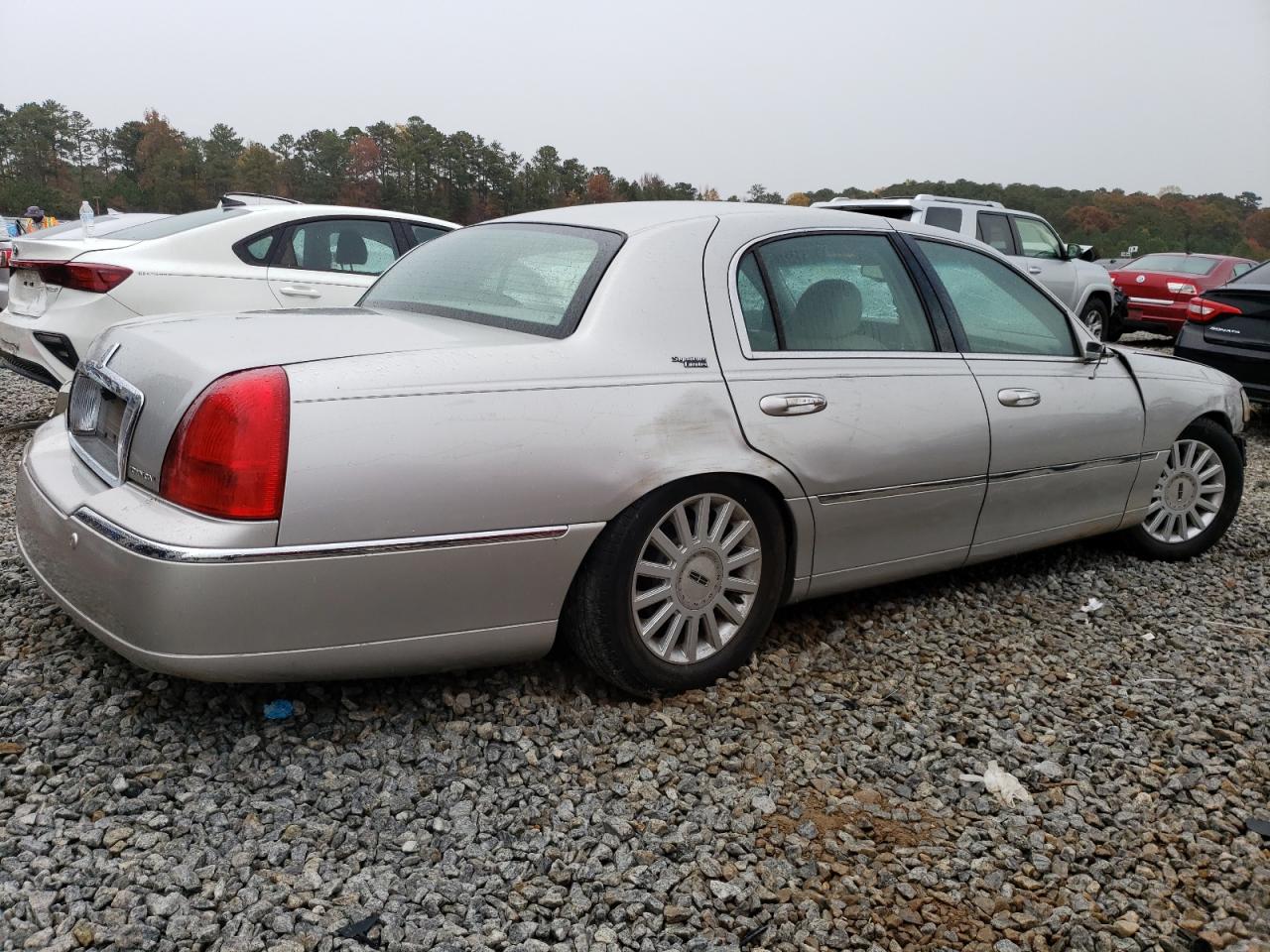 Изображение 3 2005 LINCOLN TOWN CAR SIGNATURE LIMITED 2005 с VIN 1LNHM82W85Y615763