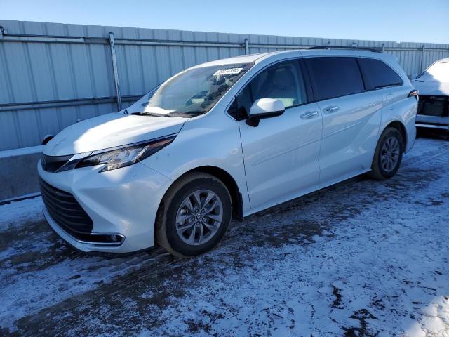 Image 1 of 2022 TOYOTA SIENNA XLE 2022 with VIN 5TDJRKEC4NS101359