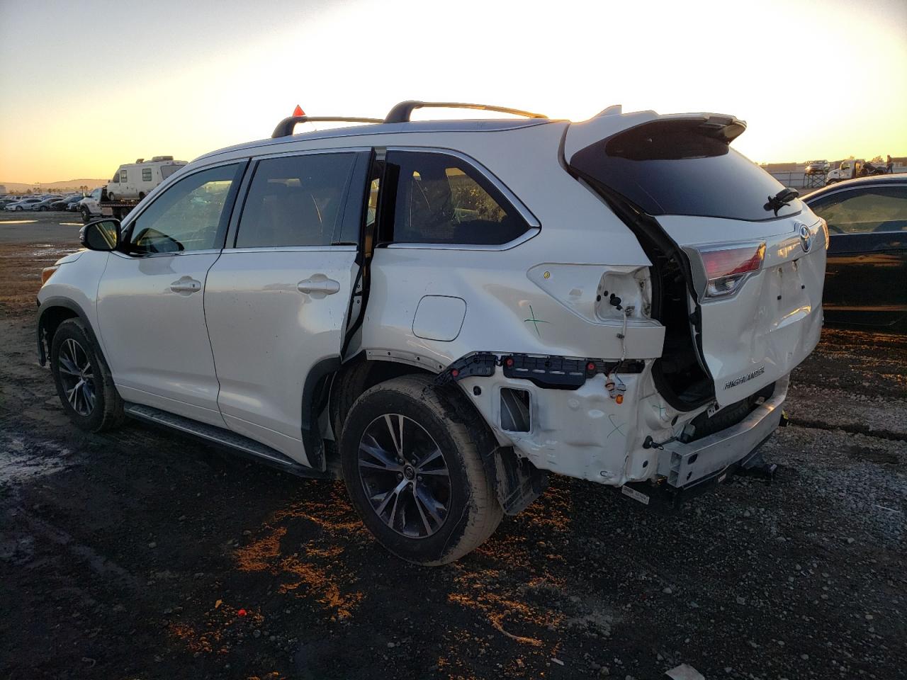 Изображение 2 2016 TOYOTA HIGHLANDER XLE 2016 с VIN 5TDKKRFH4GS141732