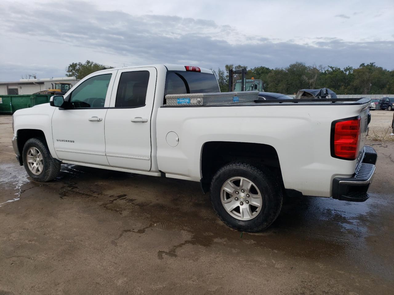Image 2 of 2017 CHEVROLET SILVERADO C1500 LT 2017 with VIN 1GCRCREH8HZ345253