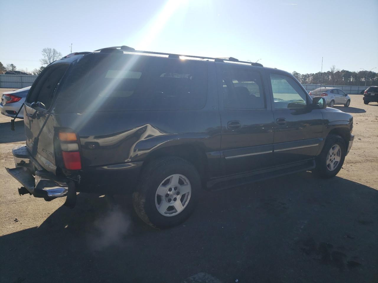 Image 3 of 2004 CHEVROLET SUBURBAN C1500 2004 with VIN 3GNEC16Z24G307025