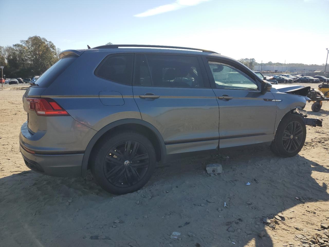 Изображение 3 2022 VOLKSWAGEN TIGUAN SE R-LINE BLACK 2022 с VIN 3VVCB7AX2NM130590