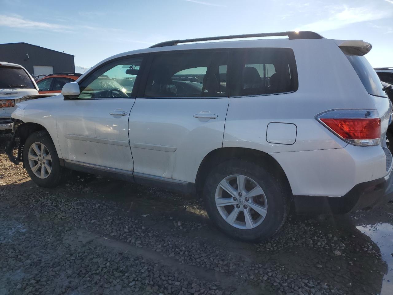 Obraz 2 z 2013 TOYOTA HIGHLANDER BASE 2013 z VIN 5TDBK3EHXDS207565