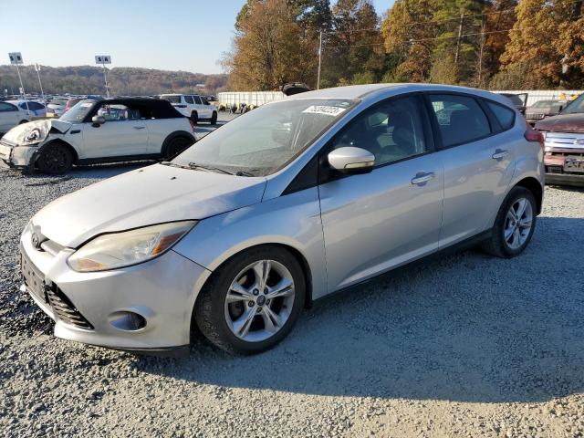Image 1 of 2014 FORD FOCUS SE 2014 with VIN 1FADP3K25EL421916