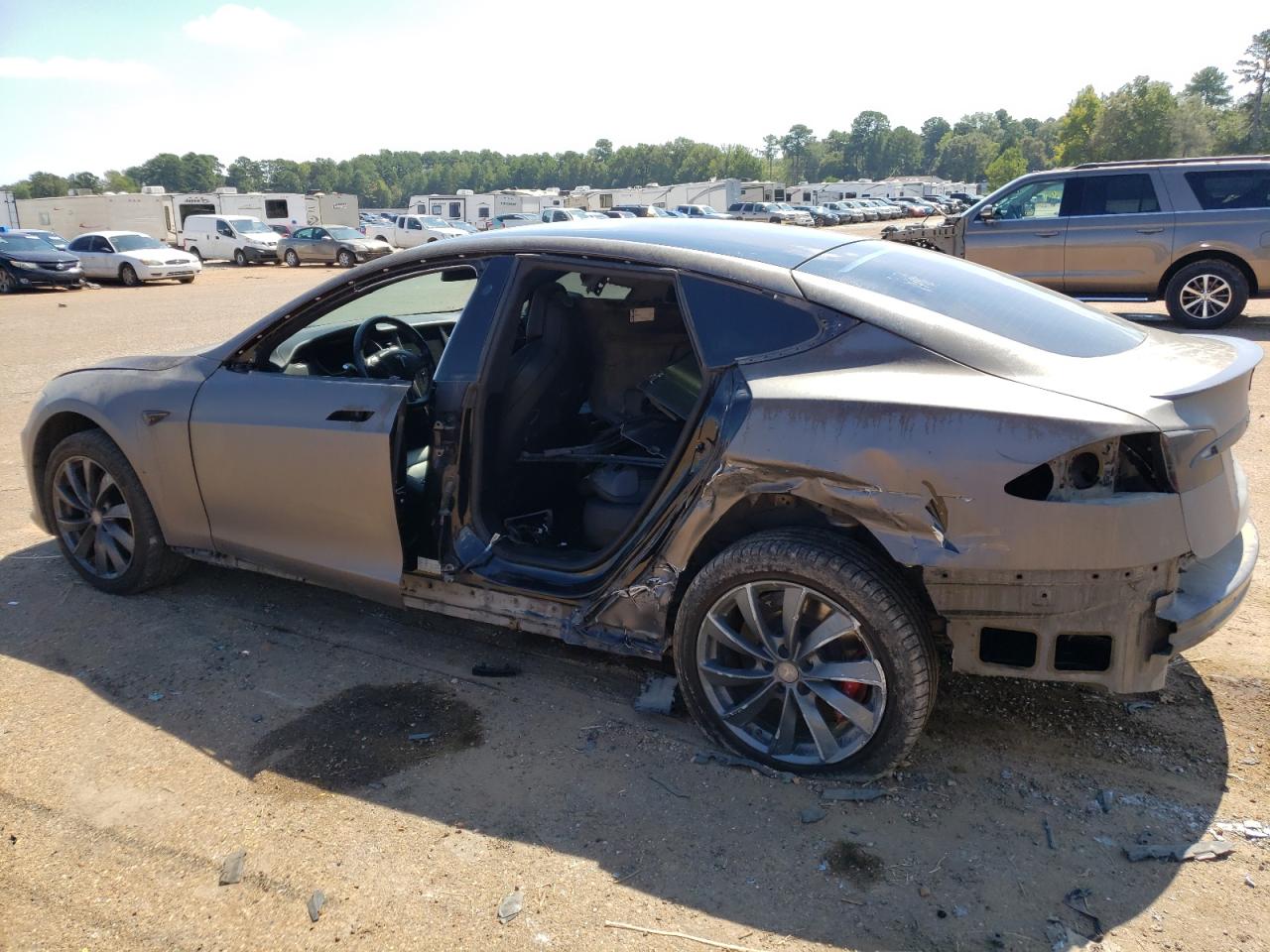 Image 2 of Tesla Model S 2019 with VIN 5YJSA1E47KF332464