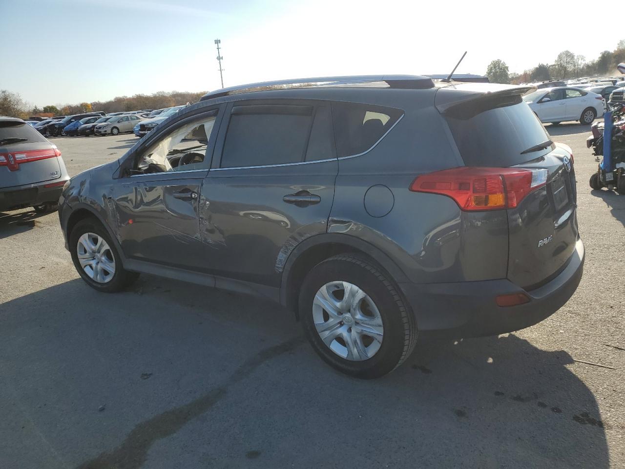 Image 2 of 2013 TOYOTA RAV4 LE 2013 with VIN JTMZFREV0DD011075