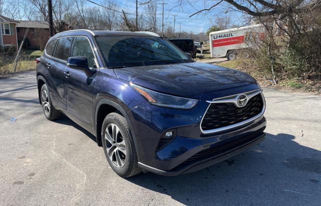 Obraz 1 z 2021 TOYOTA HIGHLANDER XLE 2021 z VIN 5TDGZRBH6MS540709