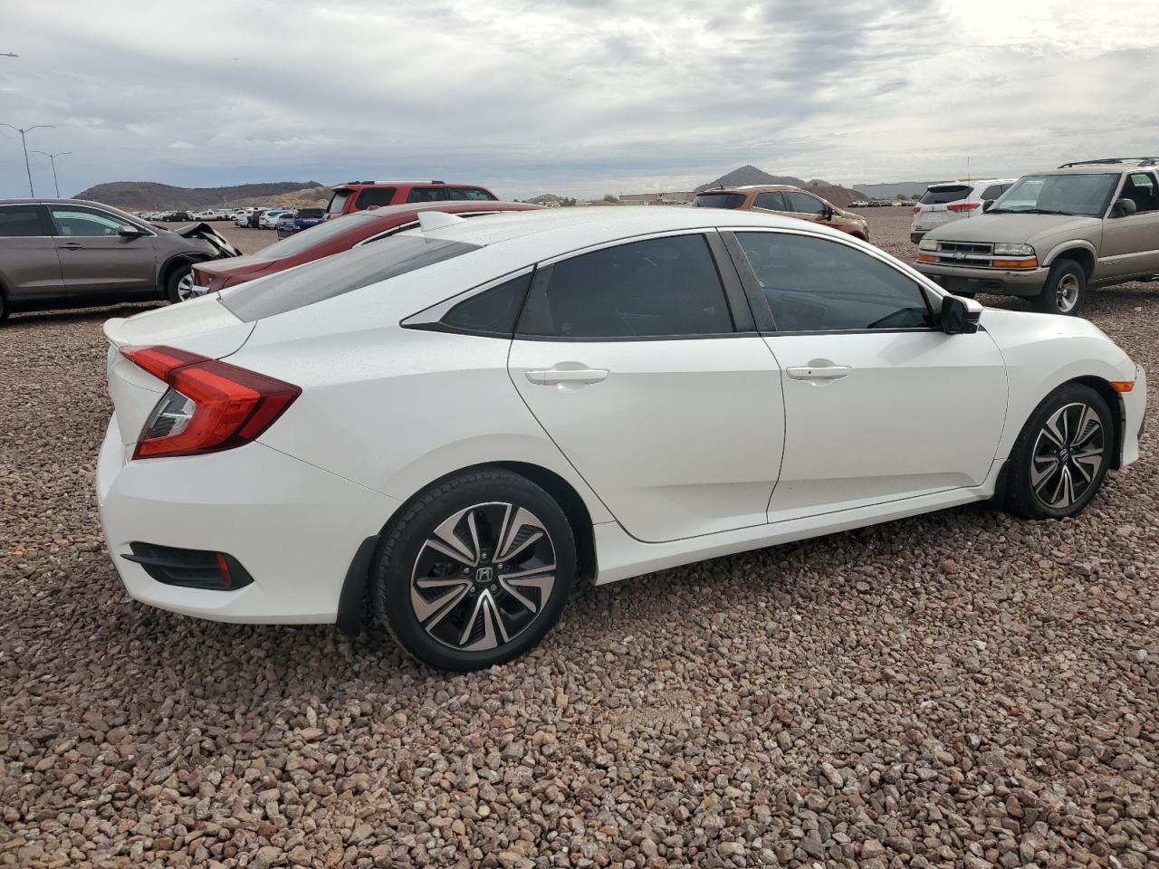 Изображение 3 2017 HONDA CIVIC EX 2017 с VIN 19XFC1F3XHE003287