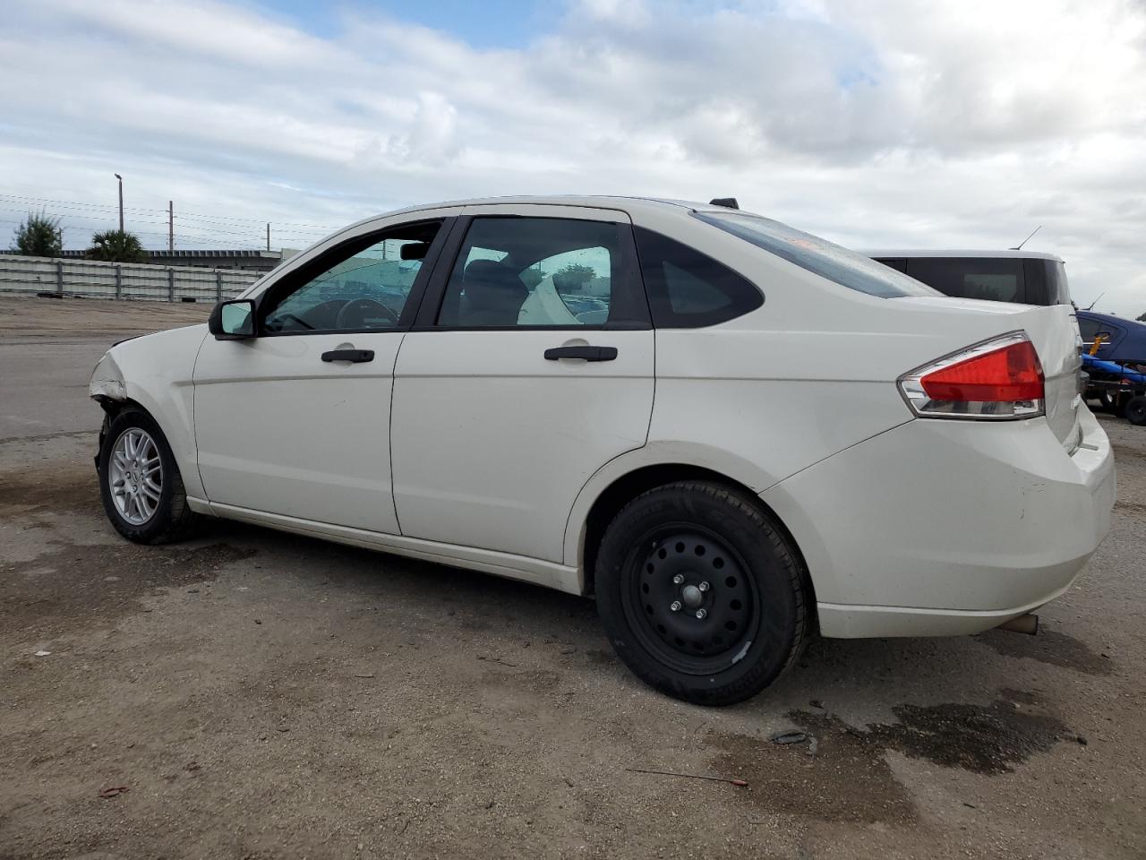 Obraz 2 z 2011 FORD FOCUS SE 2011 z VIN 1FAHP3FN5BW131773