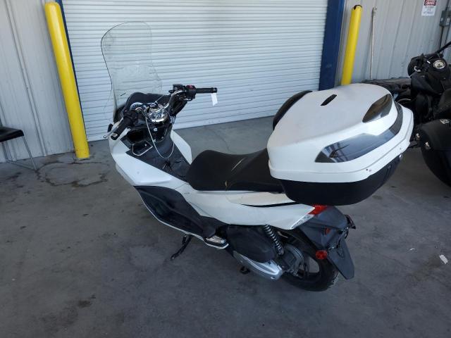 Image 2 of 2015 HONDA PCX 150 2015 with VIN RLHKF1802FY002487