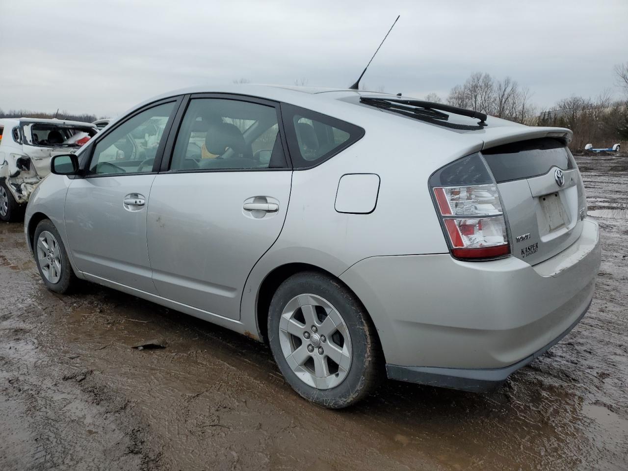 Image 2 of 2005 TOYOTA PRIUS  2005 with VIN JTDKB20U857047776