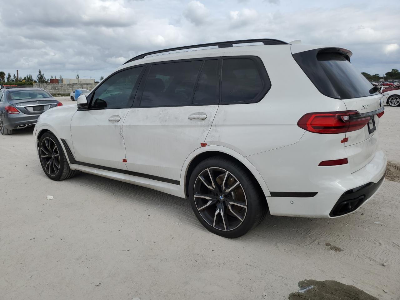 Obraz 2 z 2021 BMW X7 XDRIVE40I 2021 z VIN 5UXCW2C0XM9G17086