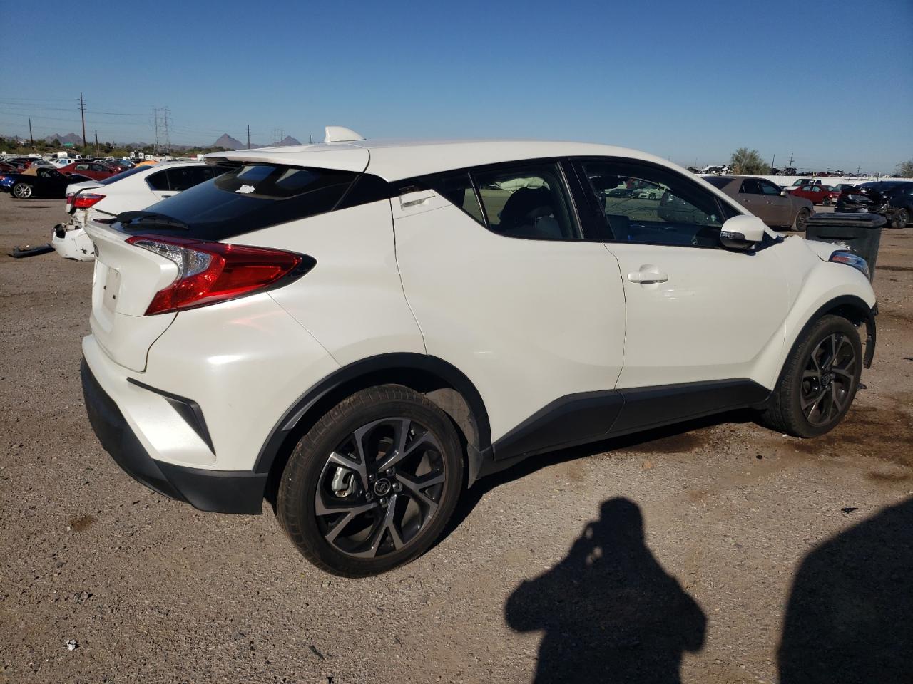 Image 3 of 2020 TOYOTA C-HR XLE 2020 with VIN JTNKHMBX4L1094087