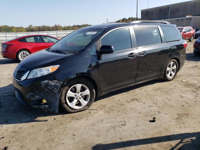 2016 TOYOTA SIENNA LE 2016 image
