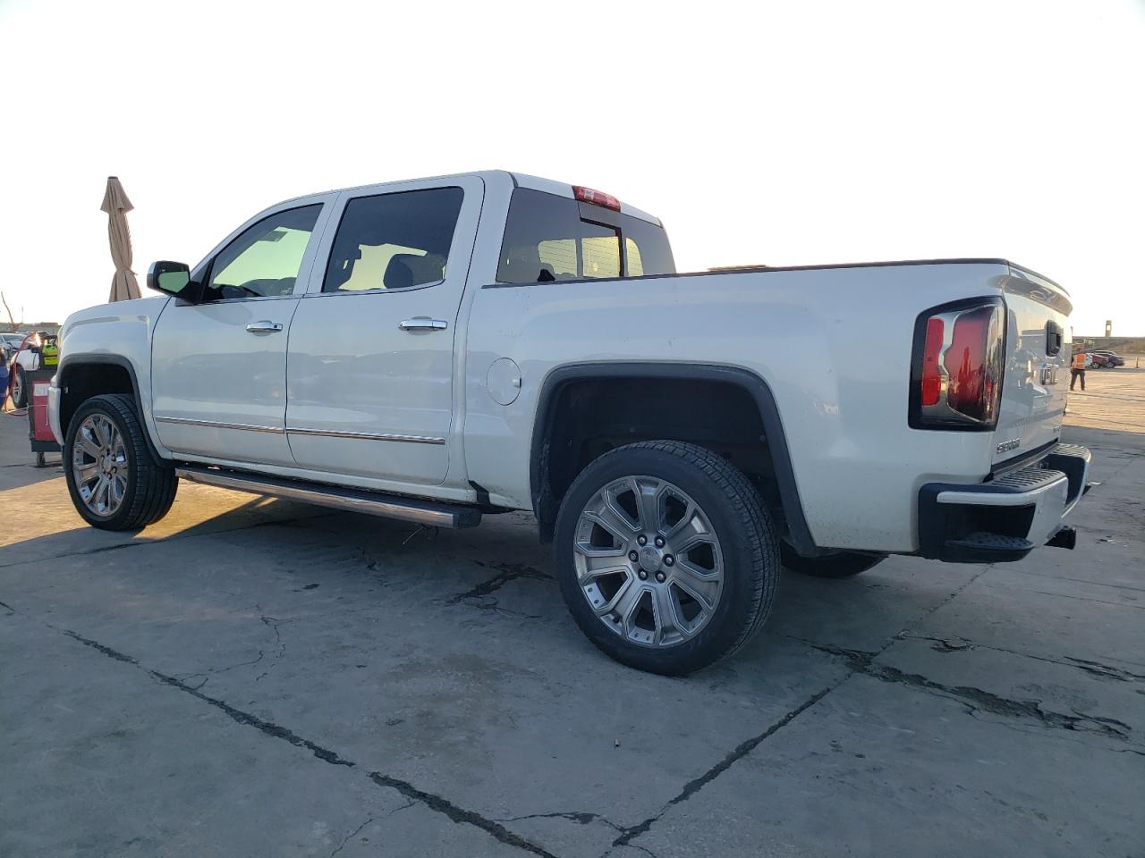 Image 2 of 2018 GMC SIERRA K1500 DENALI 2018 with VIN 3GTU2PEJ8JG623353