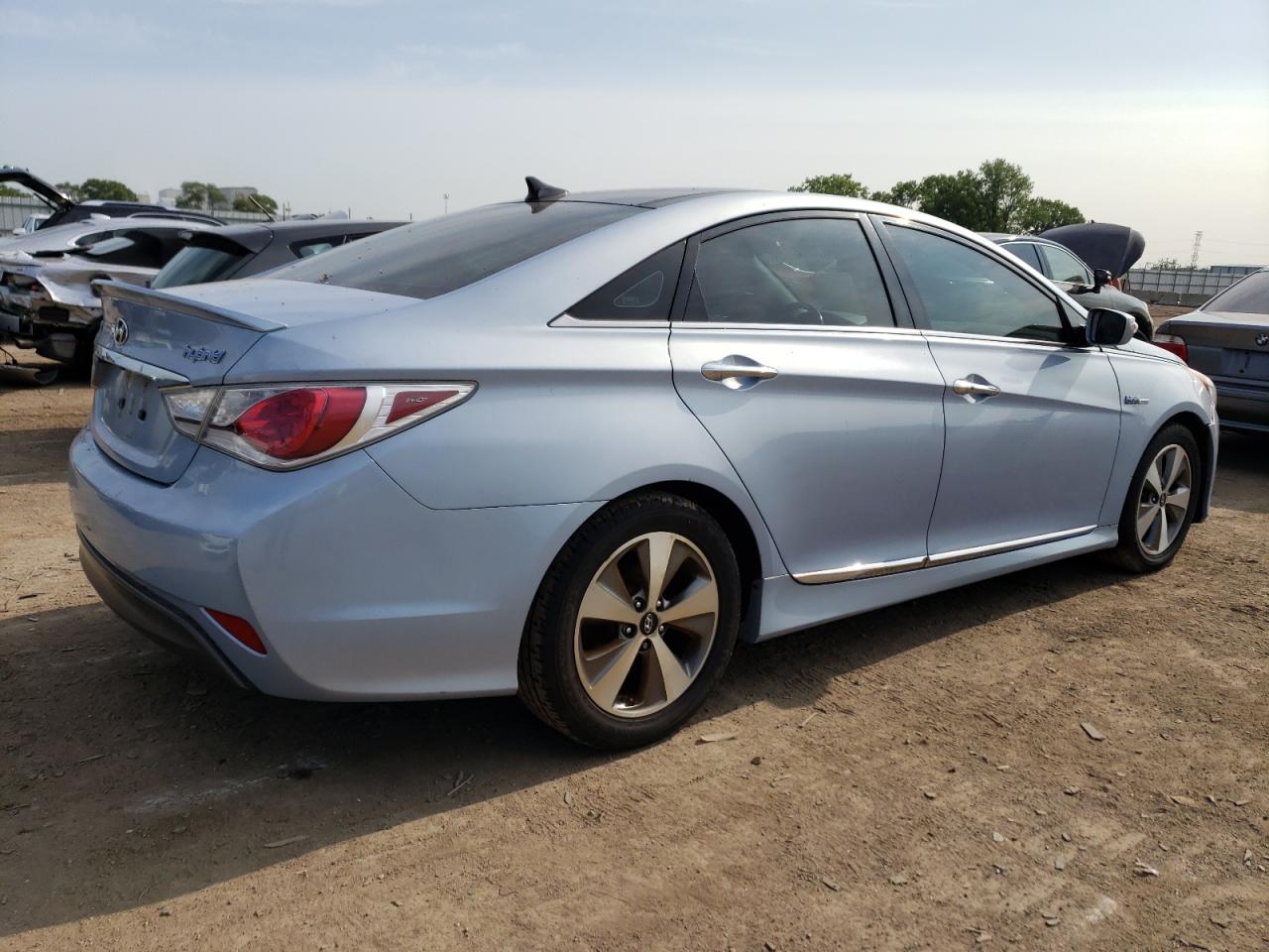Image 3 of 2011 HYUNDAI SONATA HYBRID 2011 with VIN KMHEC4A48BA011911