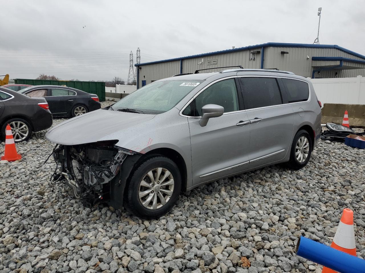 Image 1 of 2018 CHRYSLER PACIFICA TOURING L 2018 with VIN 2C4RC1BG3JR119666