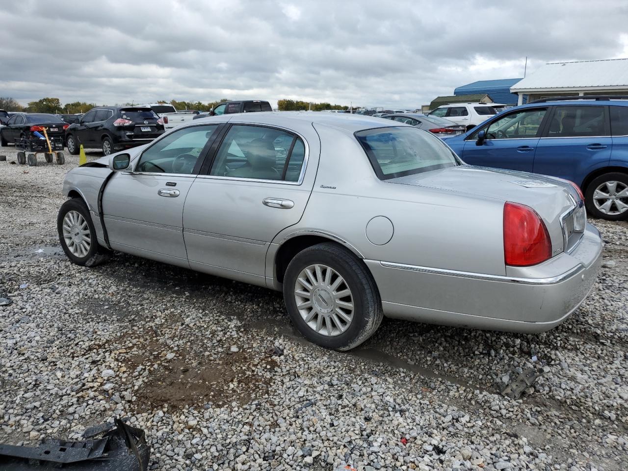 Obraz 2 z 2004 LINCOLN TOWN CAR EXECUTIVE 2004 z VIN 1LNHM81W64Y657106
