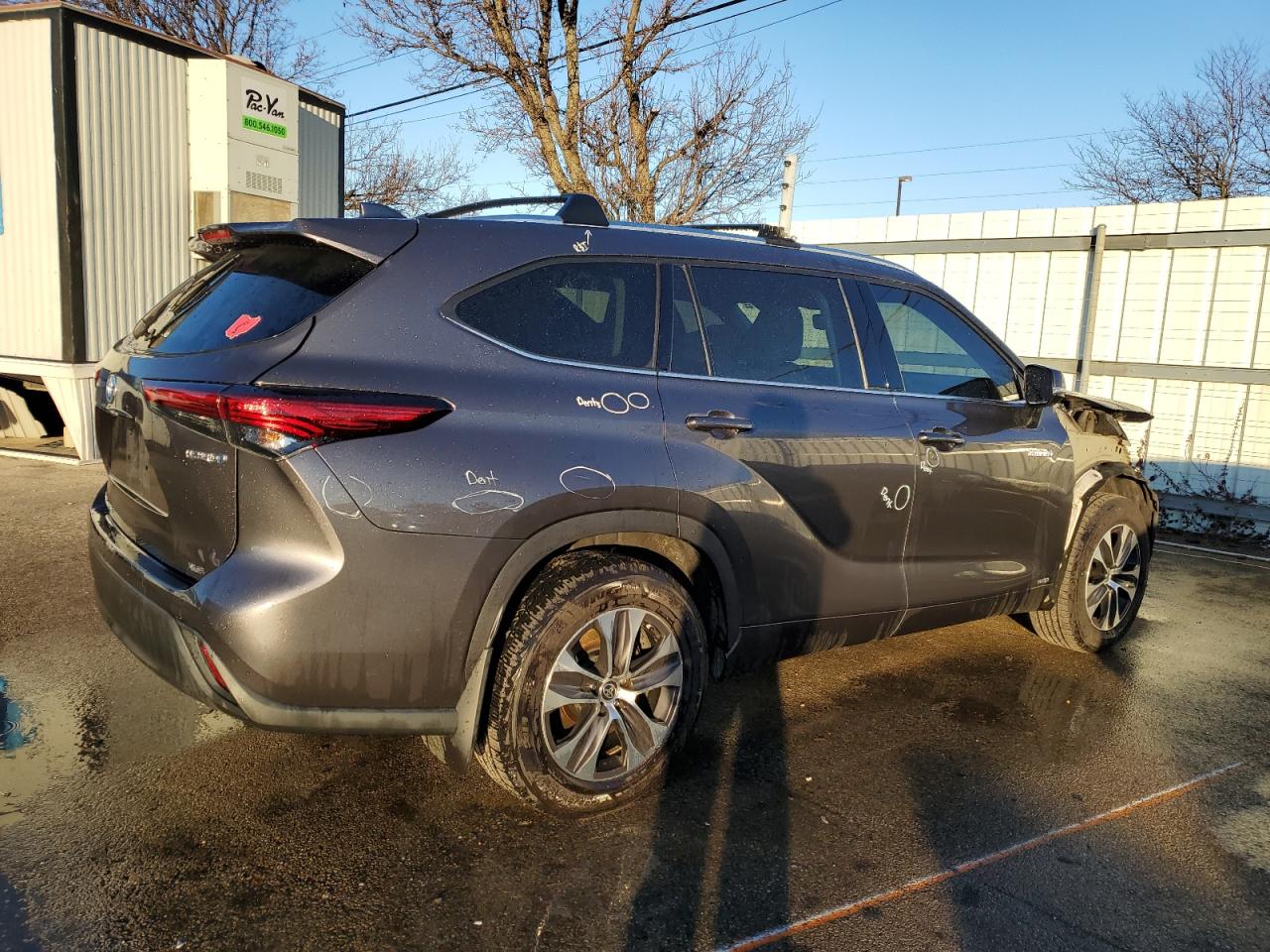 Image 3 of 2021 TOYOTA HIGHLANDER HYBRID XLE 2021 with VIN 5TDGBRCH3MS040140