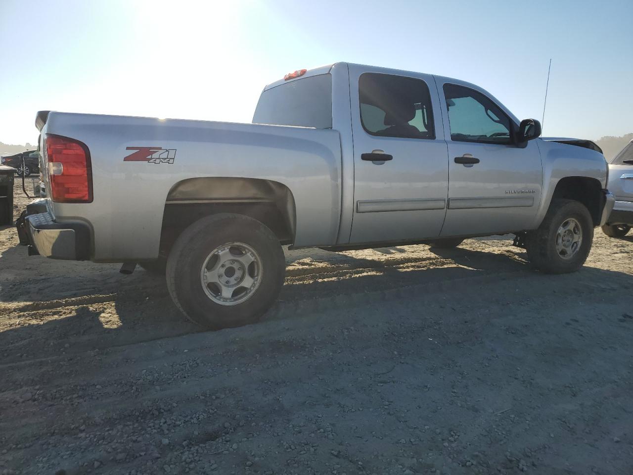 Image 3 of 2011 CHEVROLET SILVERADO K1500 LT 2011 with VIN 3GCPKSE32BG204272