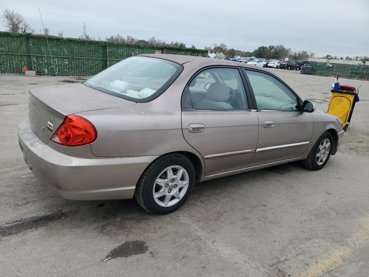Изображение 3 2002 KIA SPECTRA BASE 2002 с VIN KNAFB121025109271
