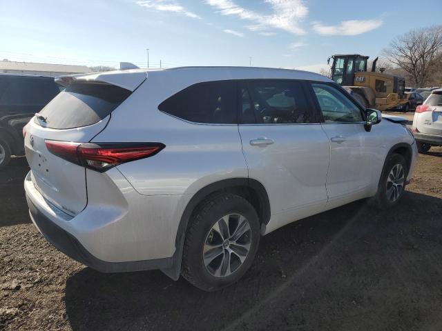 Obraz 3 z 2022 TOYOTA HIGHLANDER XLE 2022 z VIN 5TDHZRBH6NS572453